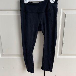 Black Capri leggings.